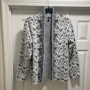 Gray and White Animal Print Patterned Women's Sweater